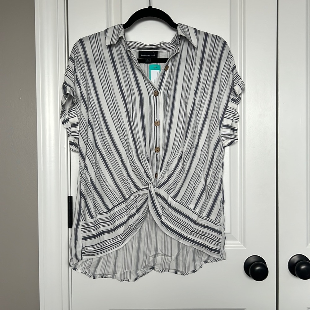 NWT Fortune+Ivy High-Low Top Size L